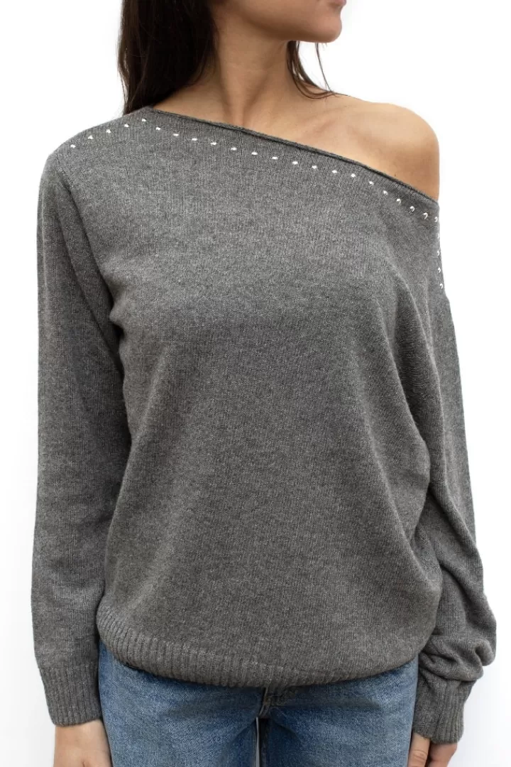 Studded sweater^Subdued Hot